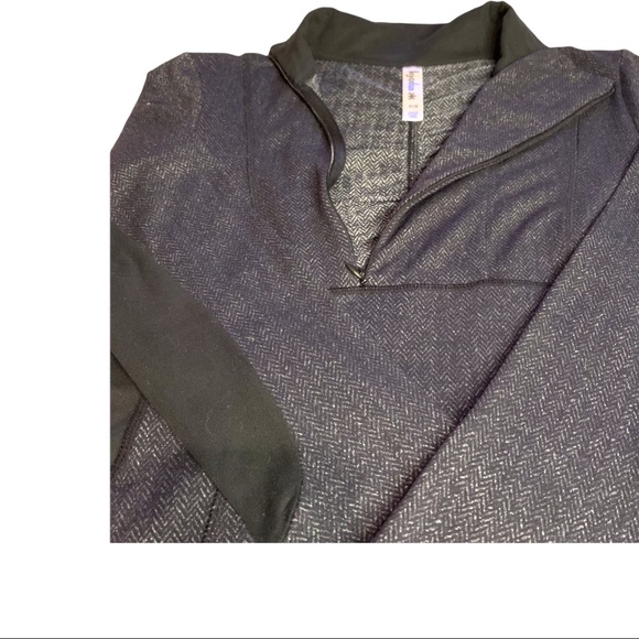 Kyodan black and gray houndstooth detail pull over  1/2 zip l/s top size small - Picture 7 of 10